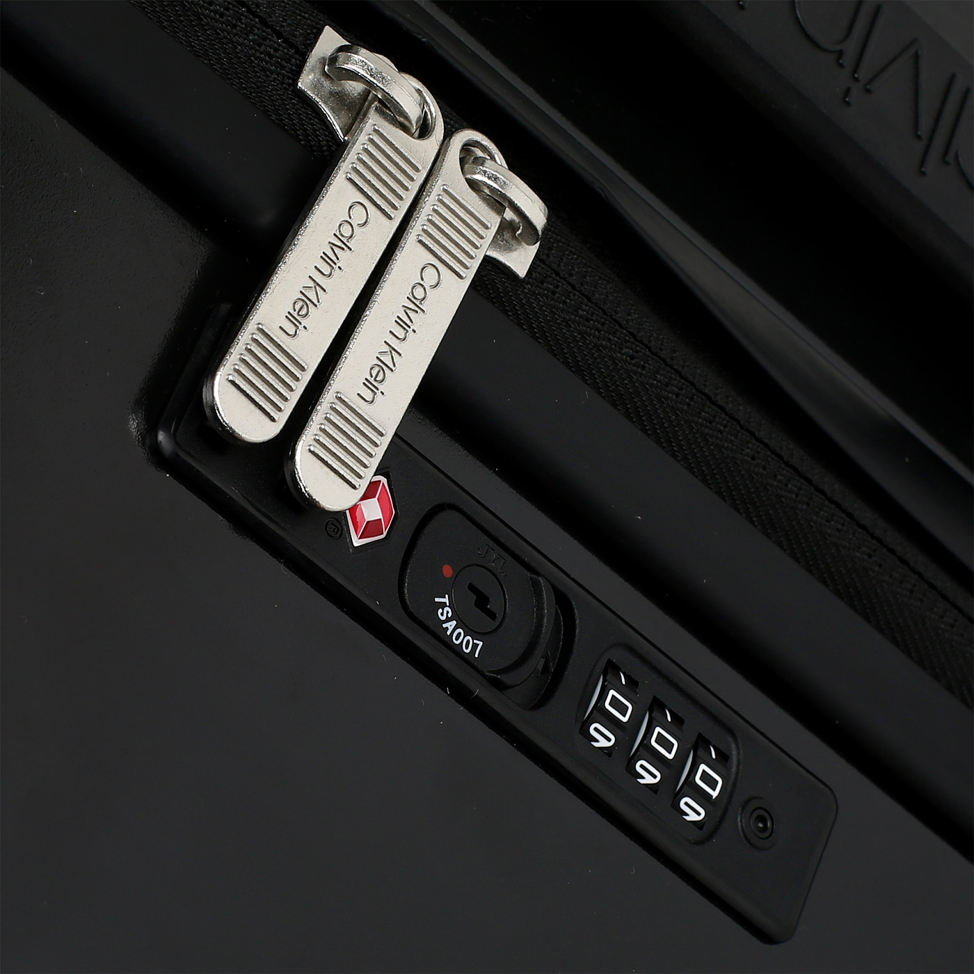 Чемодан средний M из ABS-пластика с кодовым замком Calvin Klein CK-643 Globetrotter HS