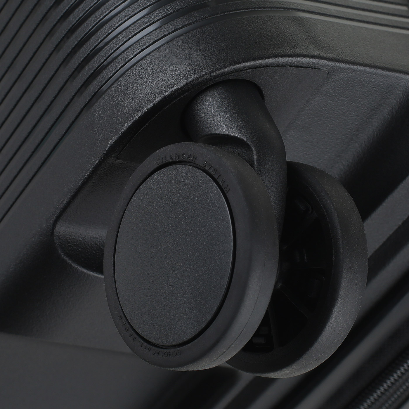 Чемодан большой L из полипропилена Echolac Forza