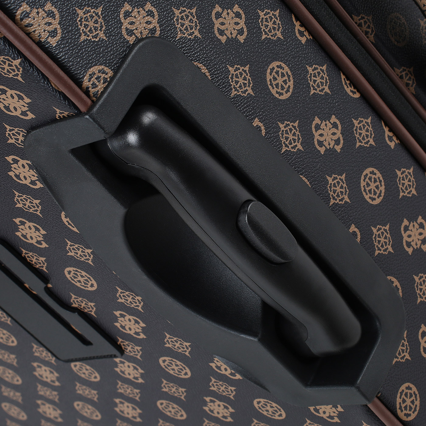 Чемодан тисненый Guess Peony