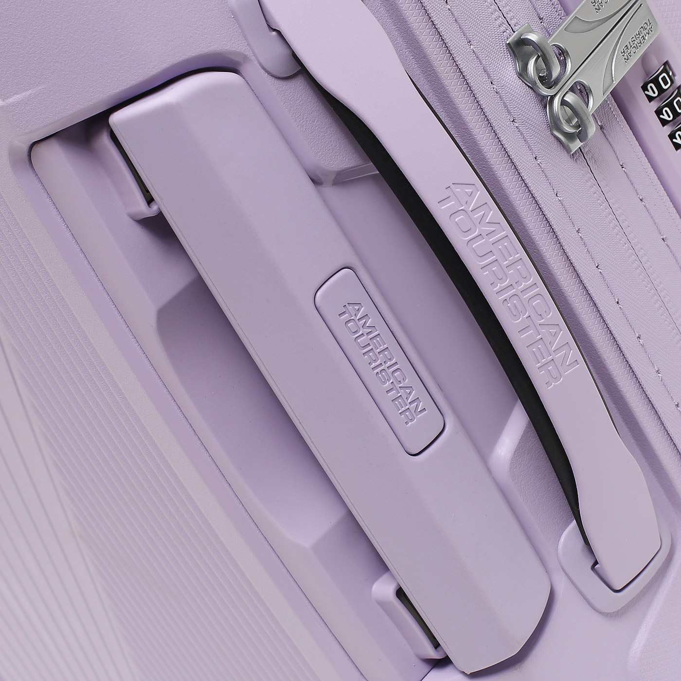 Чемодан на колесах American Tourister Airconic