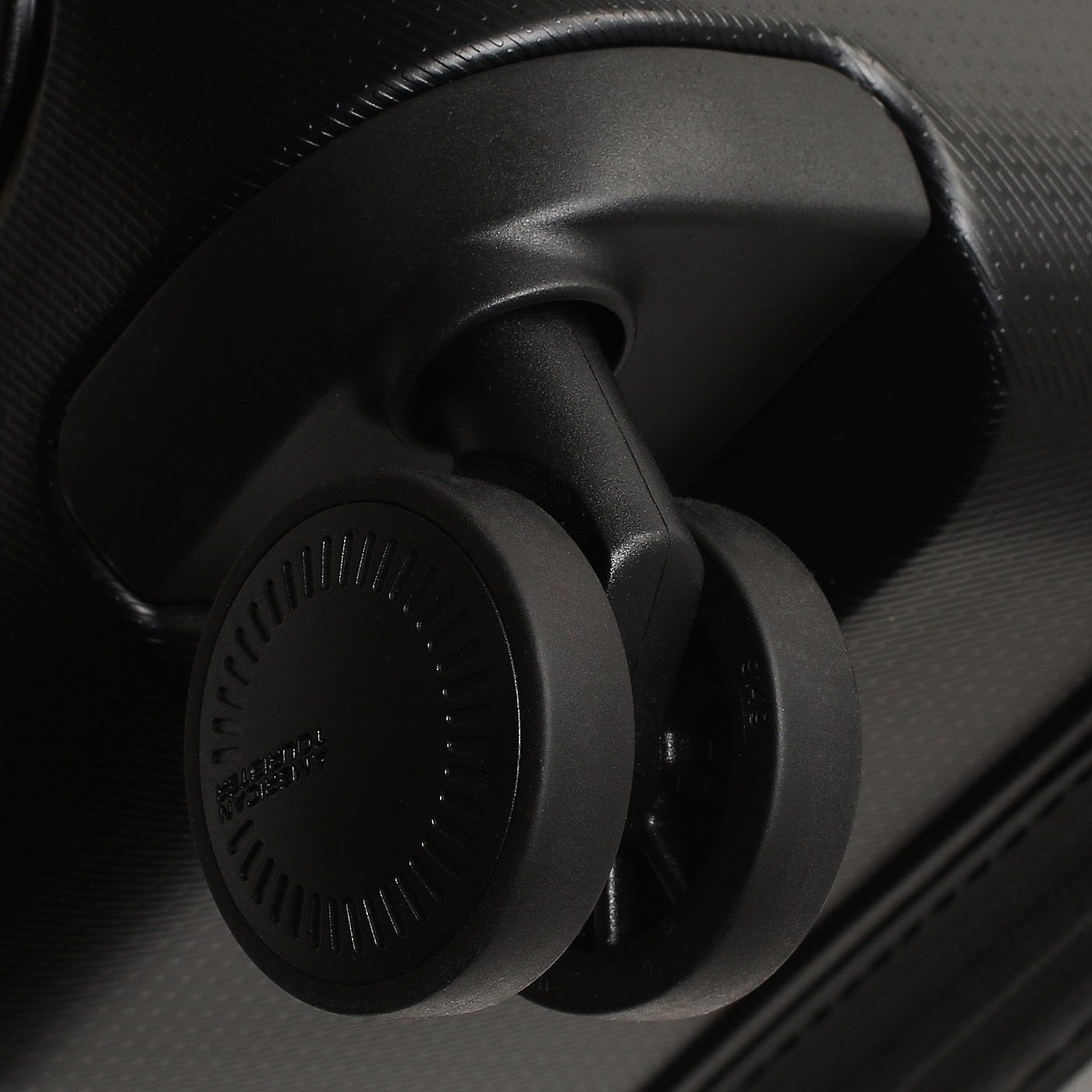 Чемодан на колесах American Tourister Dashpop