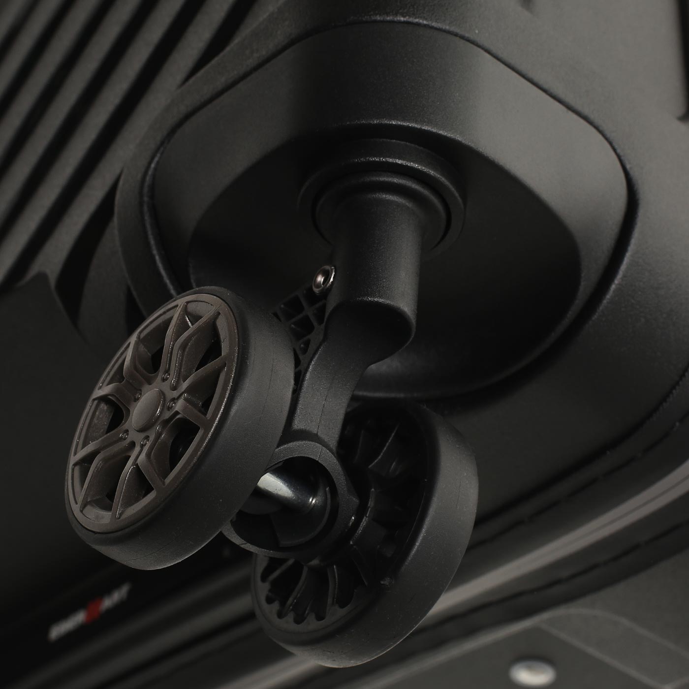 Чемодан для ручной клади из полипропилена Eberhart Majestic 2.0