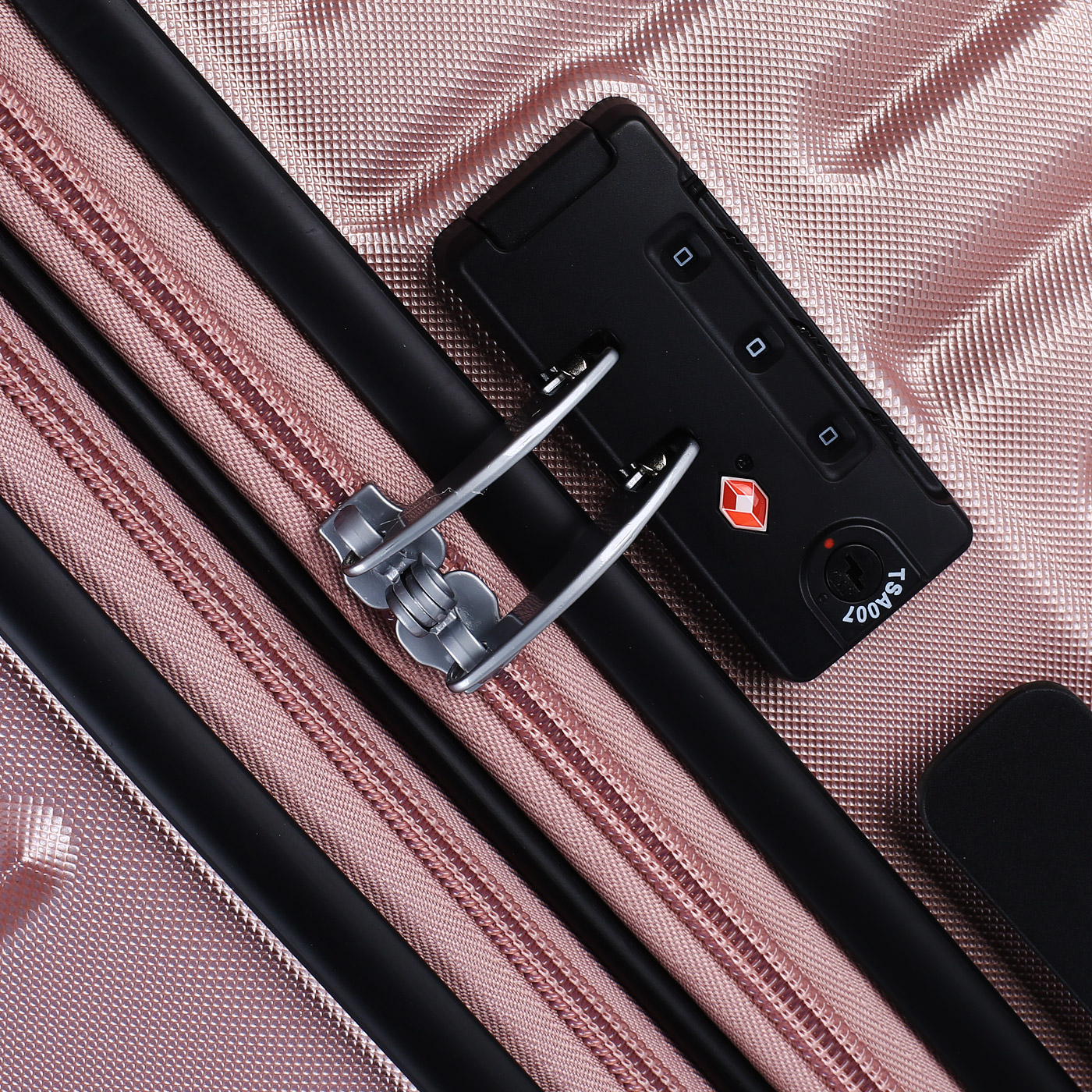 Чемодан большой L из ABS-пластика с кодовым замком American Tourister Aero Racer