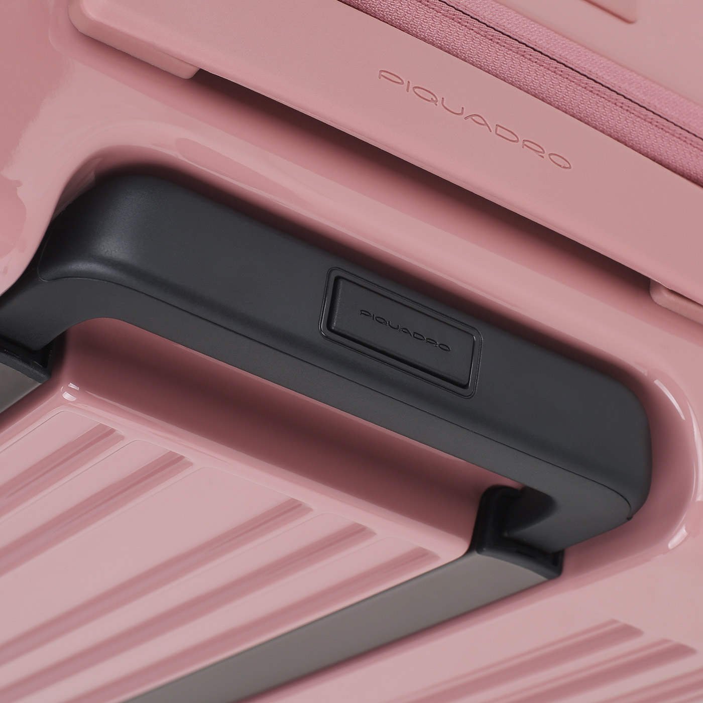 Чемодан для ручной клади из поликарбоната Piquadro PQ Light