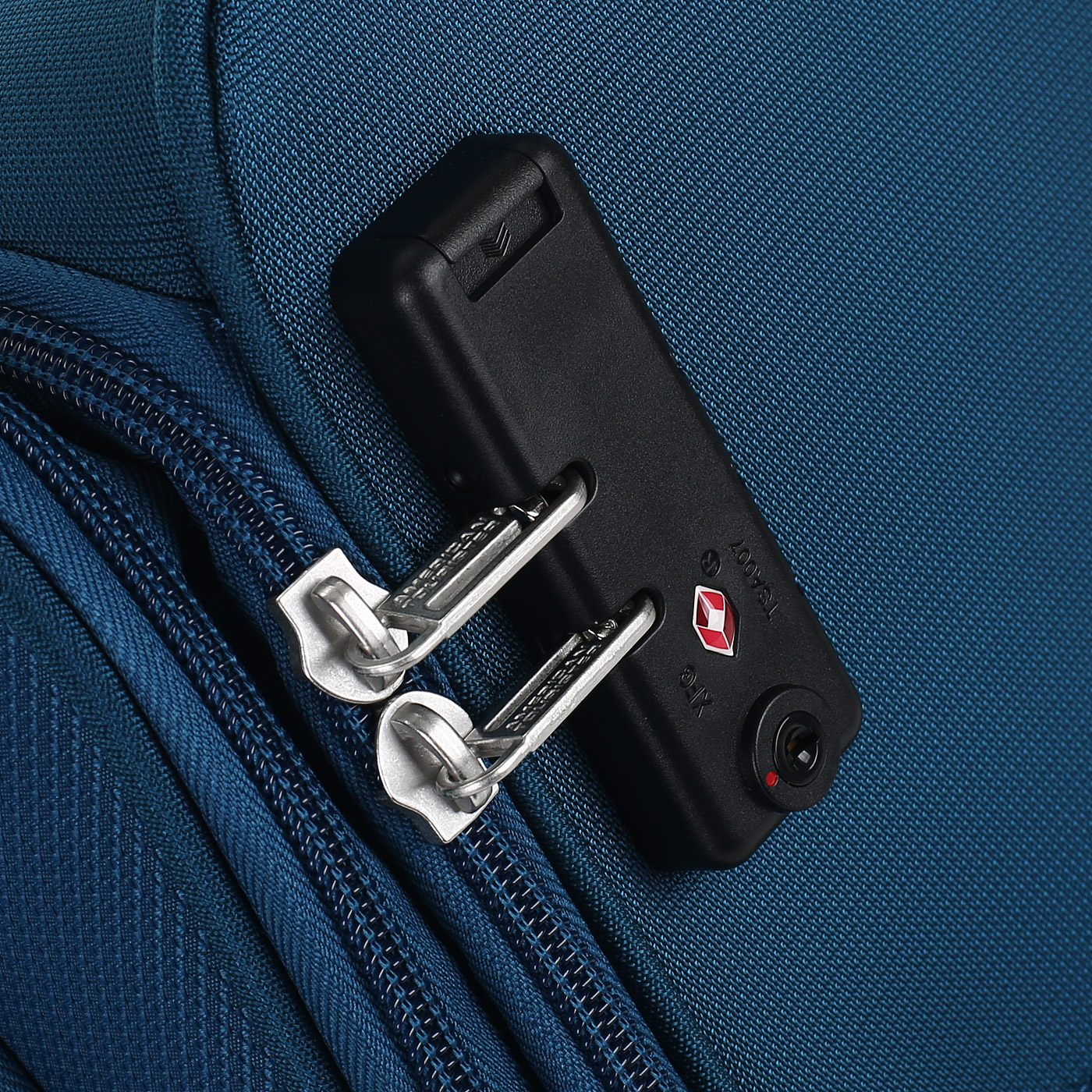 Чемодан средний M тканевый с кодовым замком American Tourister Crosstrack