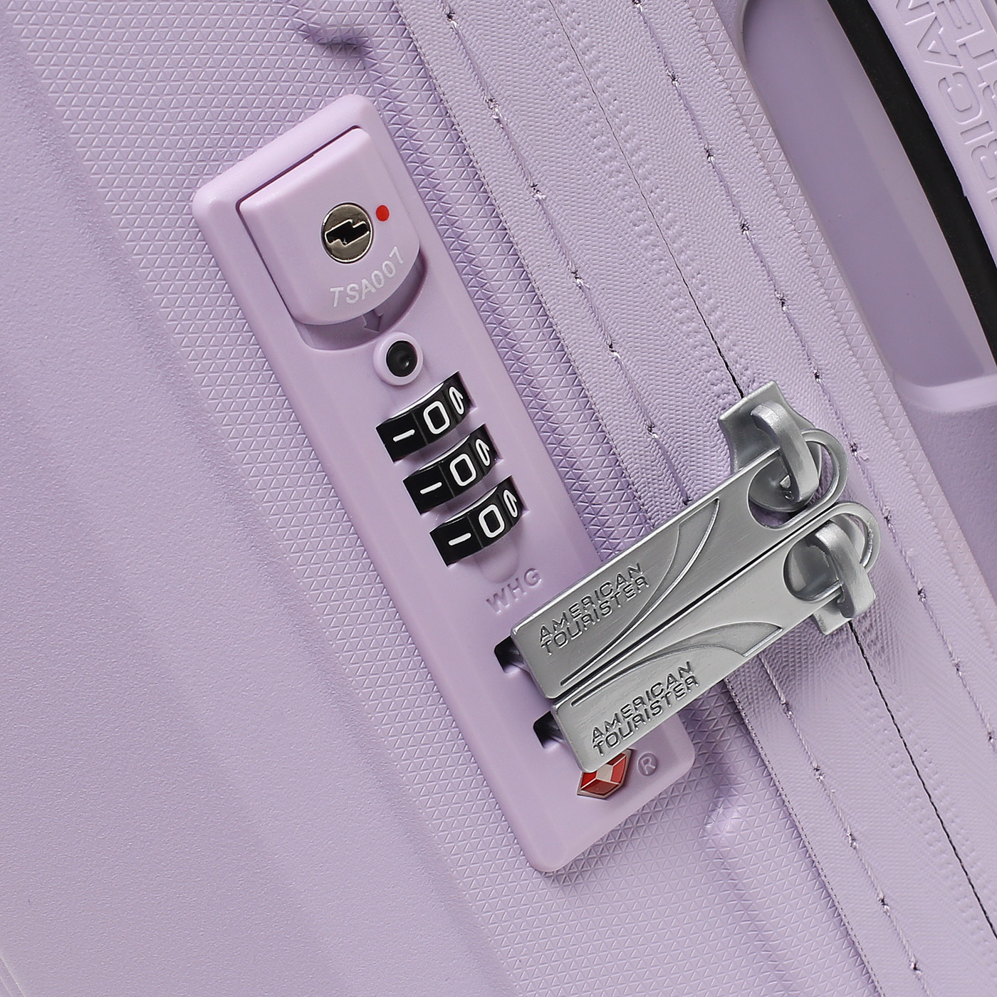 Чемодан на колесах American Tourister Airconic
