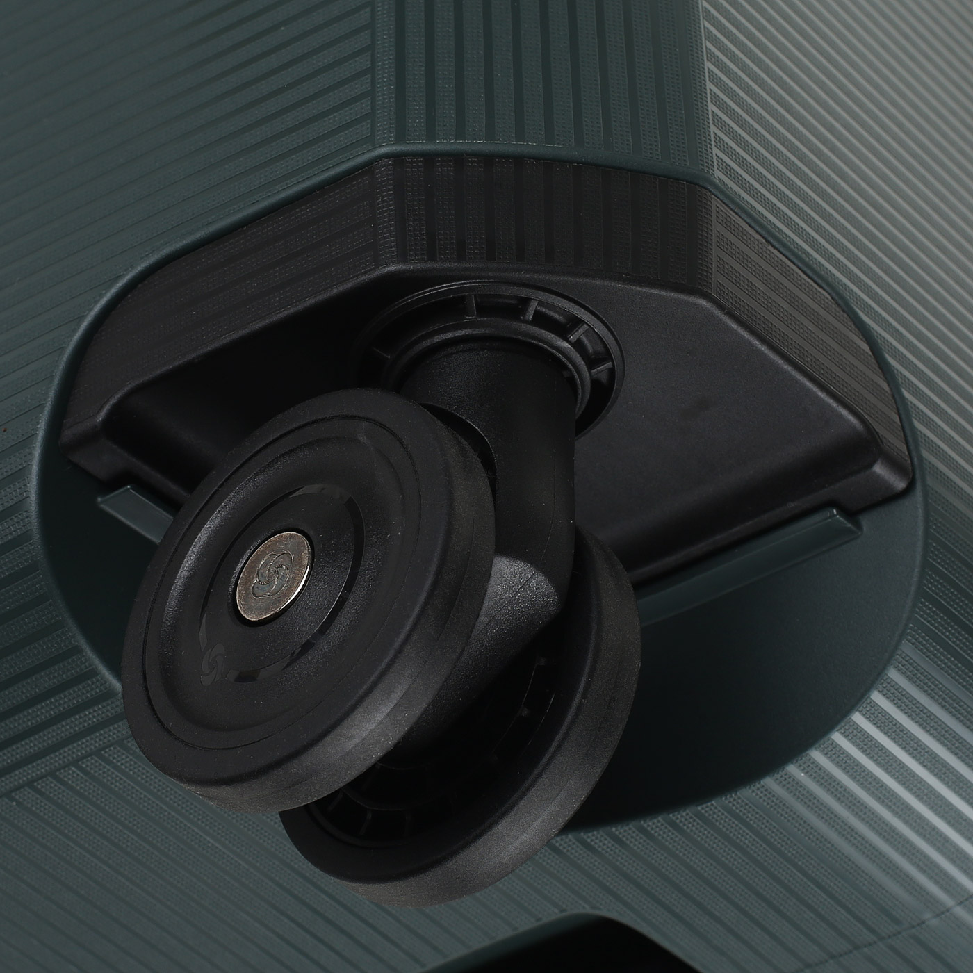 Чемодан очень большой XL из полипропилена с кодовым замком Samsonite Magnum ECO