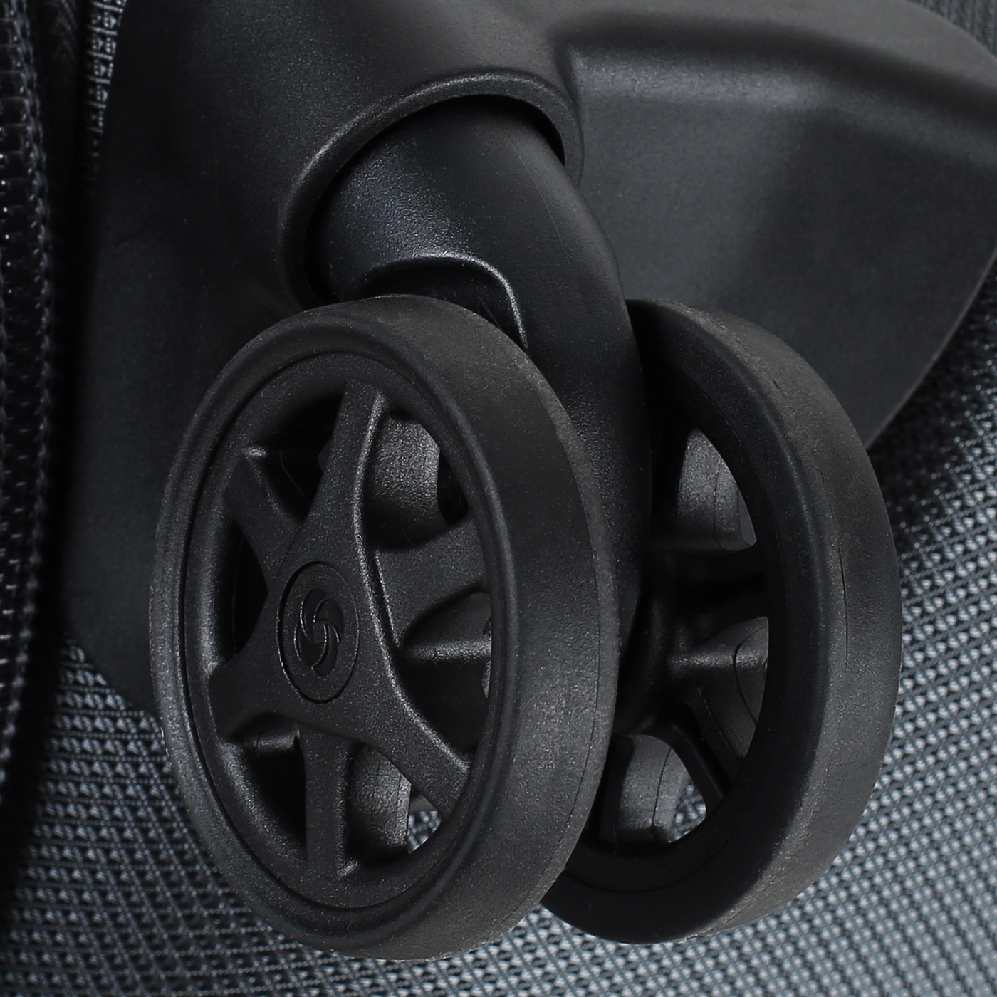 Чемодан средний M  Samsonite Respark