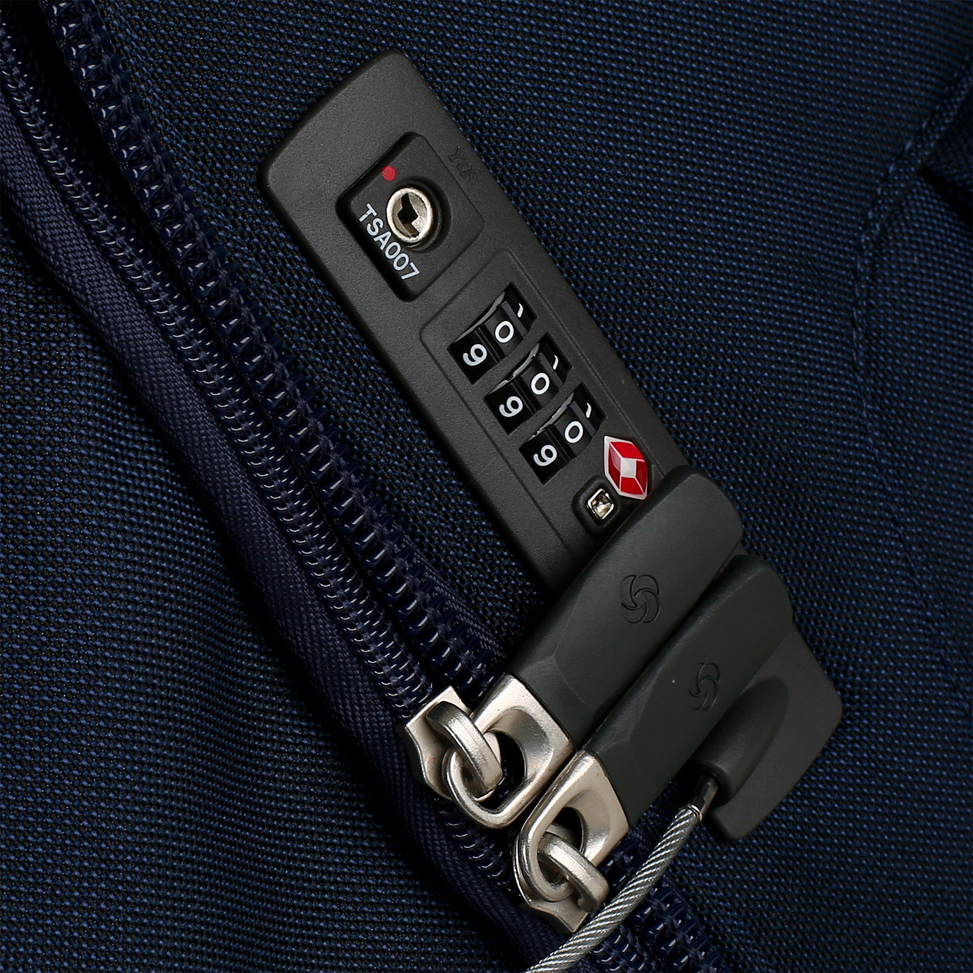 Чемодан средний M тканевый с кодовым замком Samsonite Spark Sng