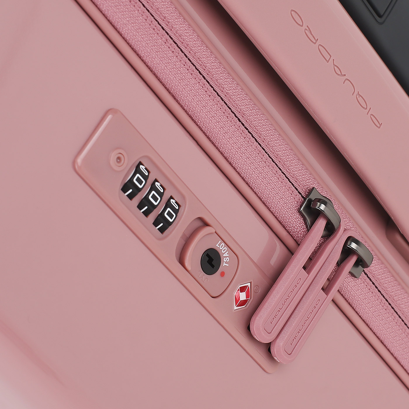 Чемодан для ручной клади из поликарбоната Piquadro PQ Light