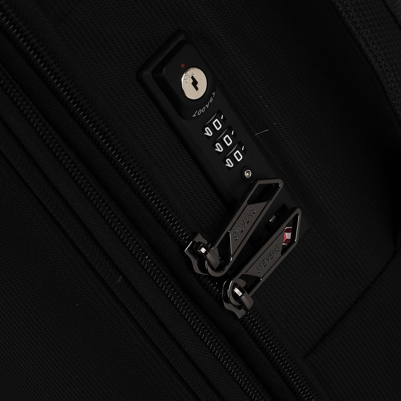 Чемодан средний M тканевый с кодовым замком Stevens Urban