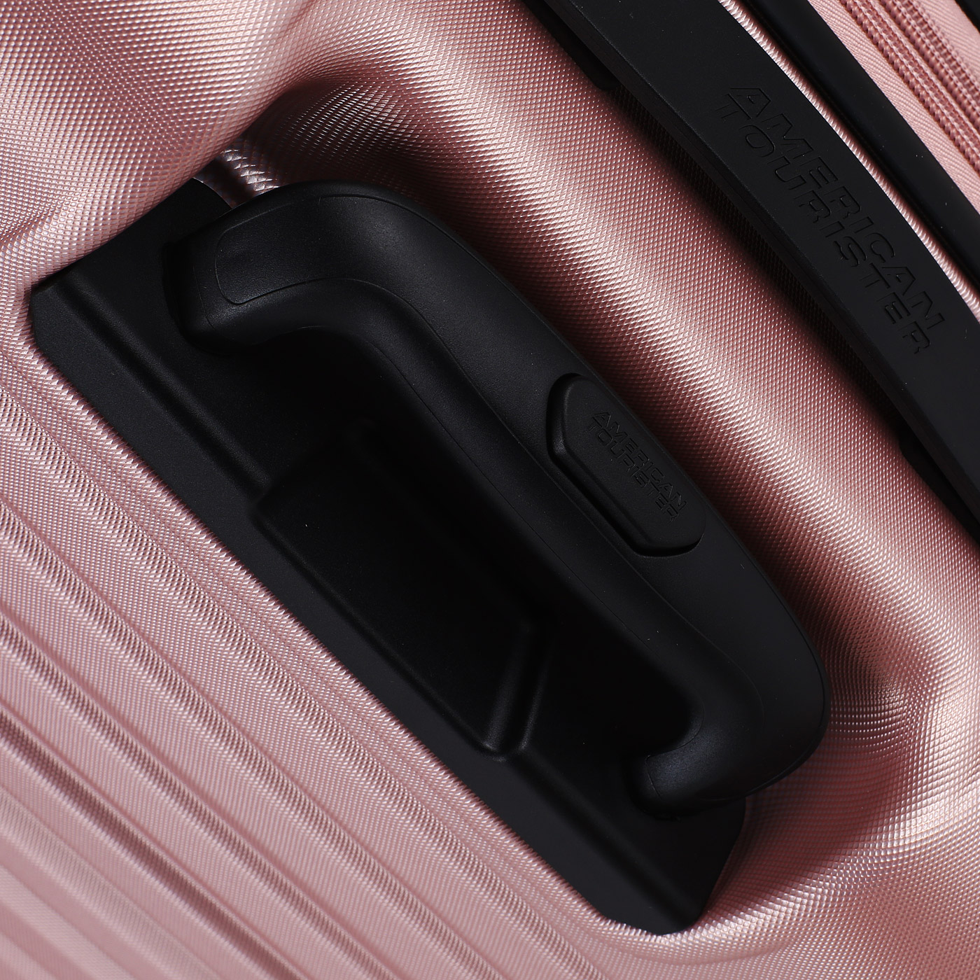 Чемодан большой L из ABS-пластика с кодовым замком American Tourister Aero Racer